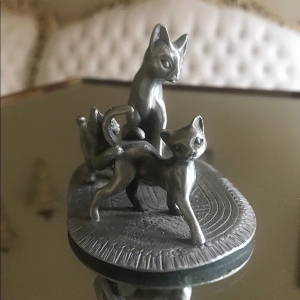 Radcliffe Pewter Mom and kittens